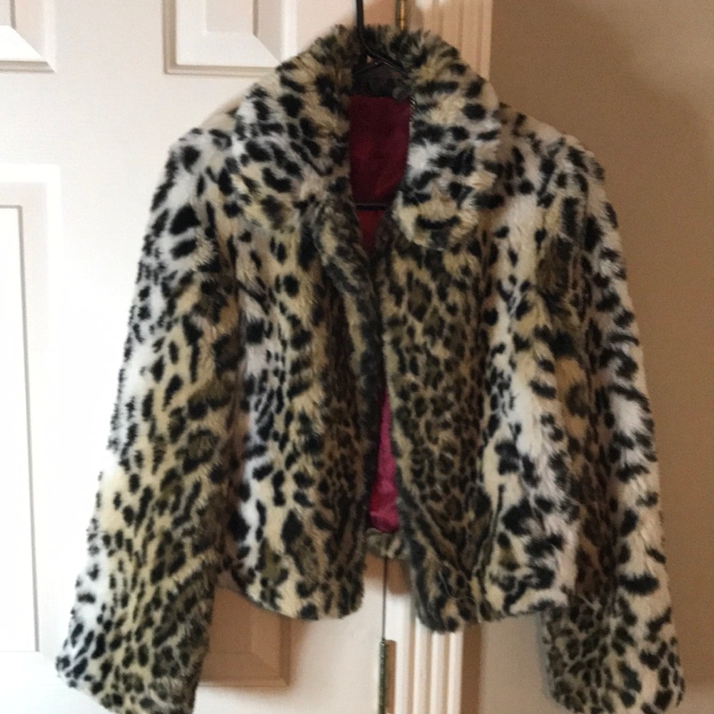 Beautiful faux Leopard print coat